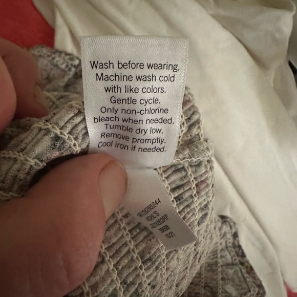 SO Floral Smocked Top - Picture 11 of 11